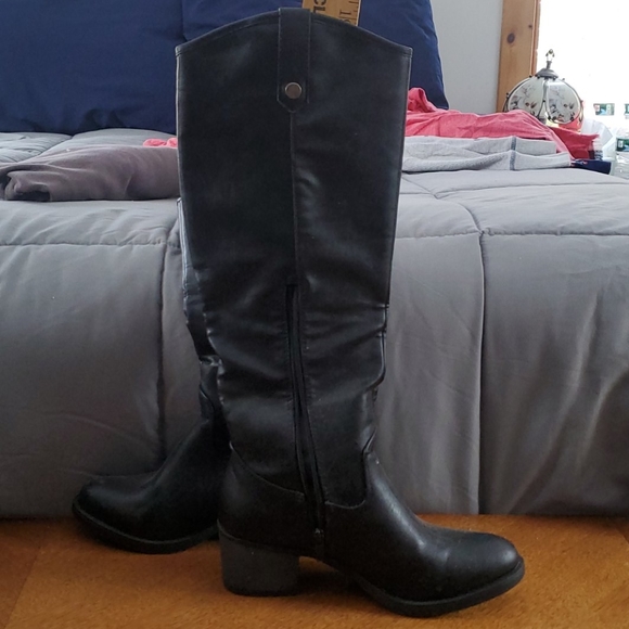 Boots - Picture 2 of 3